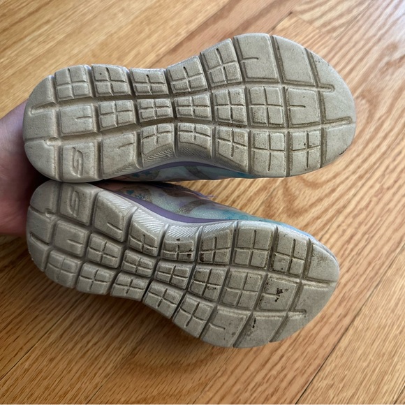 Sketchers sneakers size 11 - Picture 7 of 7